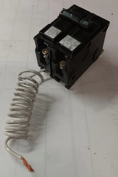 SIEMENS B12500S01 25 AMP BOLT-ON SHUNT TRIP CIRCUIT BREAKER 1 POLE 120/240 VAC