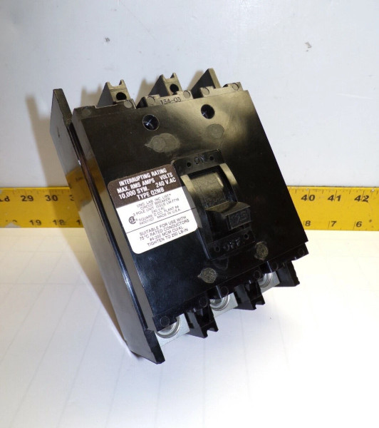 SQUARE D 125 AMP CIRCUIT BREAKER 240 VAC 3 POLE Q2M3125MB (FLAW)