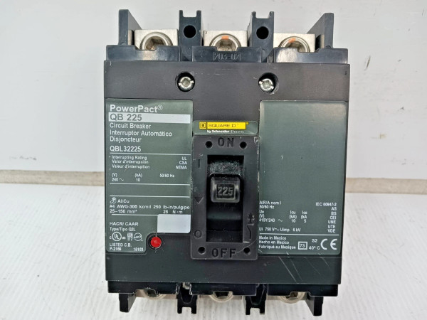 Square D 225 Amp Bolt-On Circuit Breaker 3 Pole 240 VAC 10kA QBL32225 *Flaw*