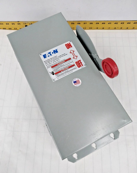 NEW EATON 30 AMP FUSIBLE SAFETY SWITCH 240 VAC 2 POLE DH221NDK