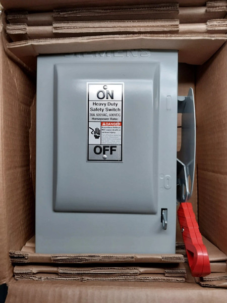 New Siemens 30 Amp Non-Fused Safety Switch 600 VAC 2 Pole 3R HNF261R