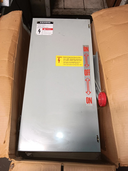 NEW SIEMENS NF223DTK 100 AMP DOUBLE-THROW SAFETY SWITCH 2 POLE NON-FUSED 240 VAC