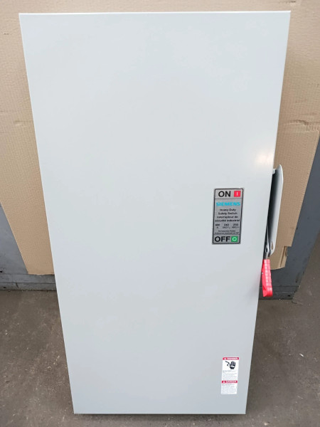 New Siemens 400 Amp Fusible Safety Switch 3 Pole 240 VAC / 250 VDC 3R HF325NRA