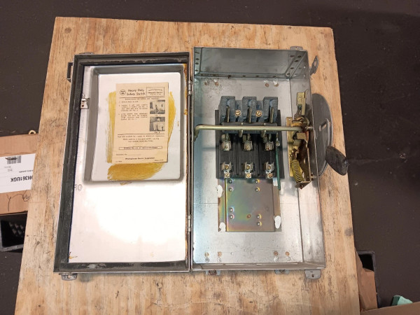 WESTINGHOUSE WHU-361 30 AMP SAFETY SWITCH STAINLESS STEEL 3 POLE FUSIBLE 600V