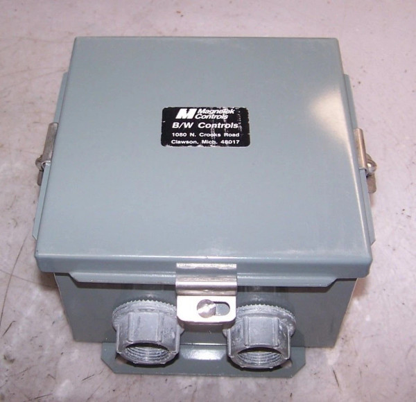NEW MAGNETEK WALL MOUNT ELECTRICAL ENCLOSURE 6.5" x 6.5" x 4"