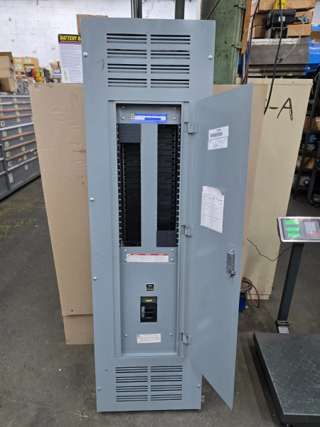Square D 400 Amp Main Breaker NF Panelboard 480Y/277 VAC 3Ø 4W 42C NF442L4C
