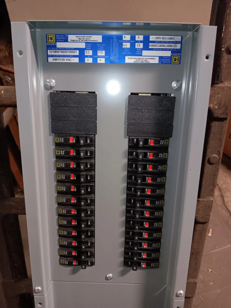 175 A Panel NEW SQUARE D 175 AMP MAIN BREAKER NQOD PANEL INTERIOR 30 CS 208Y/120V ...