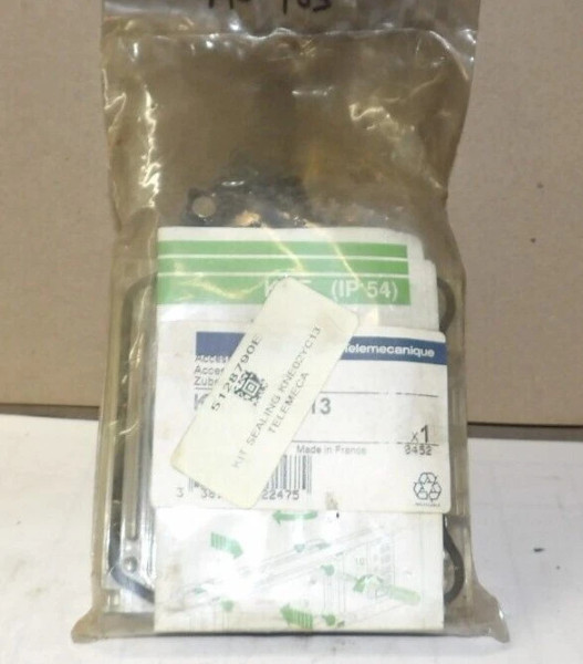 NEW SCHNEIDER TELEMECANIQUE KNE02YC13 IP54 SEALING KIT FOR KNA-KNT02CM