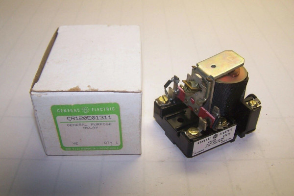 NEW GE GENERAL ELECTRIC 10 AMP 600 VAC 1/2 HP RELAY 24 VDC COIL CR120E01311