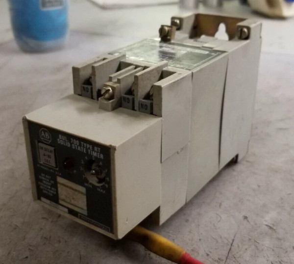 ALLEN BRADLEY .4-30 SEC SOLID STATE TIMING RELAY 24 VDC COIL 700-RT20C100Z24
