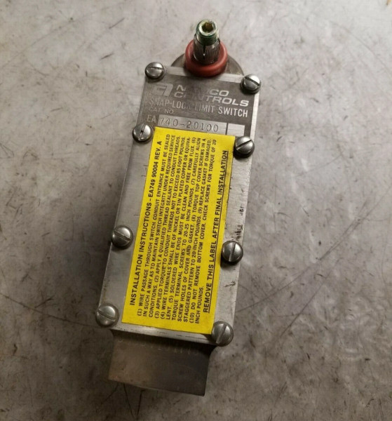 NEW NAMCO SNAP LOCK LIMIT SWITCH 600 VAC 5 AMP EA740-20100