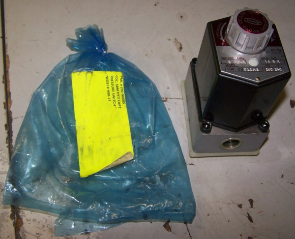 NEW TOYOOKI KOGYO 240 VAC ADJUSTABLE PRESSURE SWITCH 9-15.5 MPa HW-02012A3