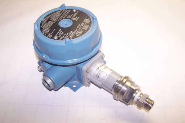 UNITED ELECTRIC PRESSURE SWITCH RANGE 2 - 50 PSI 0.1 - 3.4 BAR J120-172