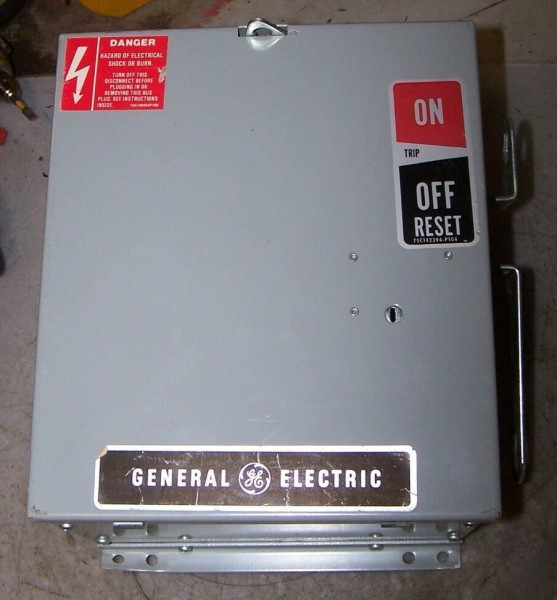 NEW GE 50 AMP BREAKER BUSWAY SWITCH BUS PLUG 240 VAC 3 PHASE 4 WIRE DE45EB