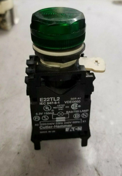 CUTLER HAMMER GREEN ILLUMINATED PILOT LIGHT SERIES A1 240 VAC E22TL2