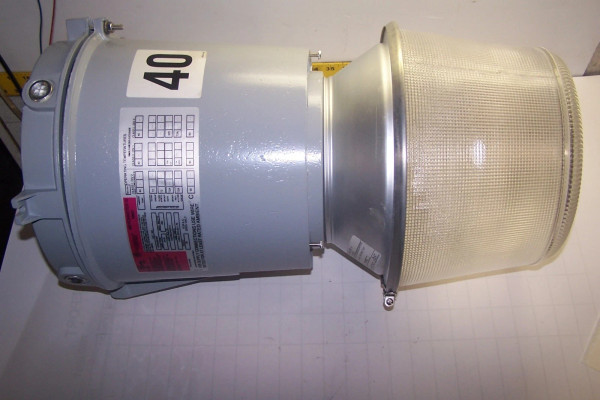 NEW APPLETON 400 WATT 120/208/240/277 VOLT HAZARDOUS LIGHTING FIXTURE KPB400HMT