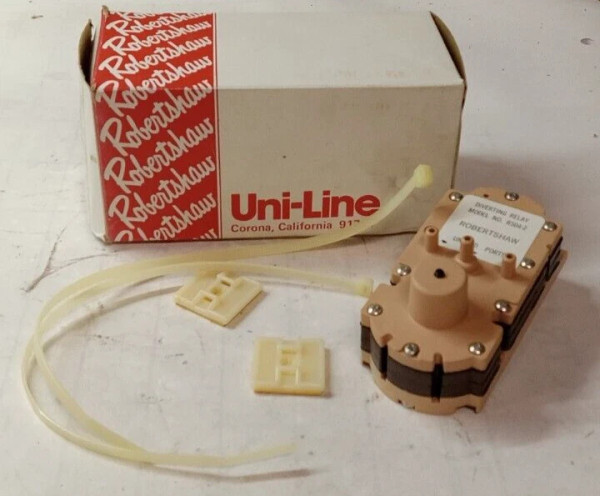 NEW ROBERTSHAW R504-2 PNEUMODULAR DIVERTING RELAY 18-22 PSIG RANGE RP2354-502
