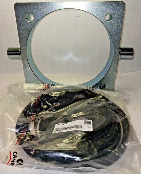 NEW CAMOZZI CENTRE TRUNNION 200MM BORE WITH GASKET F-200