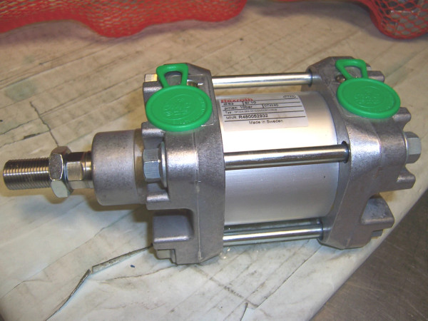NEW REXROTH PNEUMATIC CYLINDER 63MM BORE 10MM STROKE S2002536