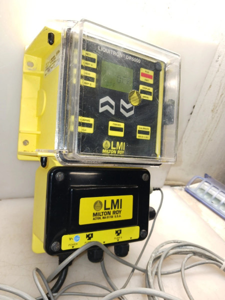 MILTON ROY LMI DP5000-1B-0 METERING PUMP CONTROLLER WITH ACCESSORIES