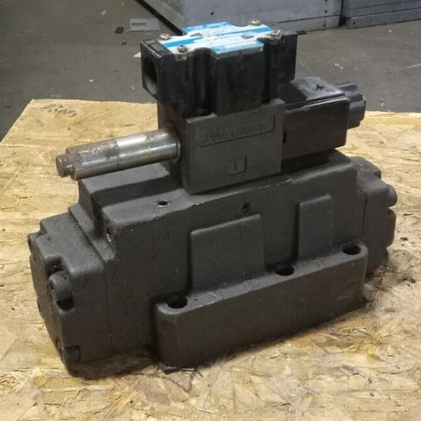 NORTHMAN MILLER FLUID PILOT OP DIRECTIONAL VALVE 4-WAY 3 POS 133 GPM 120 V COIL