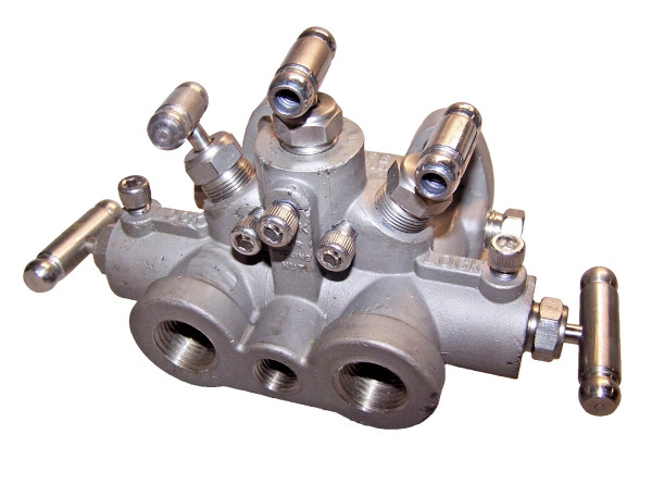 NEW D/A MFG 5 VALVE STAINLESS STEEL 316 MANIFOLD 6000 PSI MAX GP5TC-T-SS