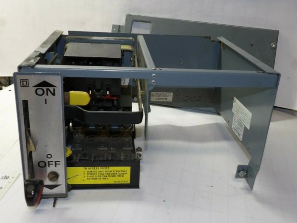 SQUARE D 100 AMP 480 VAC 3 Ø FUSIBLE MOTOR CONTROL BUCKET W/ DOOR HU100-3MC5