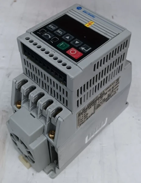 ALLEN BRADLEY 160-AA04NSF1P1 SER. B 1 HP AC DRIVE 200-240V IN 0-240 Hz OUT 3Ø