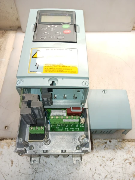 EATON 7.5 HP AC VFD DRIVE 480 VAC SVX006A1-4A1B1 *FOR PARTS*