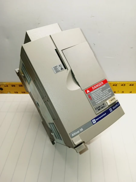 TELEMECANIQUE ALTIVAR 58 AC VARIABLE FREQUENCY DRIVE 0.75 kW / 1 HP ATV58HU18M2
