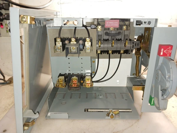 ALLEN BRADLEY 30 AMP FUSIBLE FUSED FEEDER MCC BUCKET 12" 2100 SERIES WITH DOOR