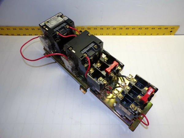 SQUARE D SIZE 1 REVERSING MOTOR STARTER 600 VAC 7.5 HP 120V COIL 8810SC013