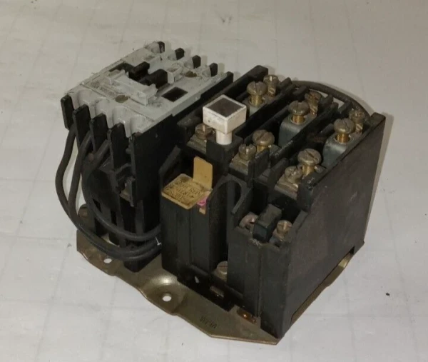 ALLEN BRADLEY SIZE 00 FVNR STARTER 60A 3Ø 600 VAC 2 HP MAX 120 V COIL 509-TOD B