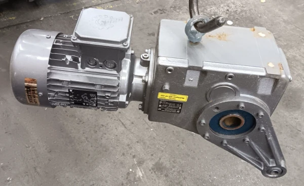 NORD 2 HP GEARBOX 58.25:1 RATIO 208-230/460 VAC 3-PHASE 4449 IN LBS SK90L/4CUS