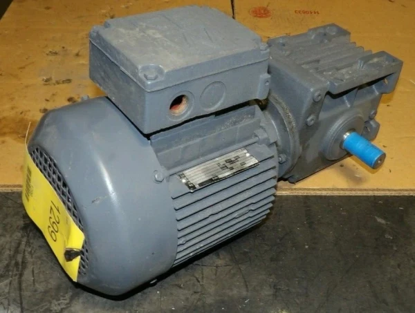 NEW SEW EURODRIVE .93 HP GEARMOTOR 3200 RPM IN 20 RPM OUT 151.9 RATIO DFT90S12/2