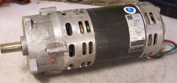 NEW BODINE .18 HP GEARMOTOR 230/210 VAC 1 PHASE 2.94:1 RATIO 44C9BVYC-Y1