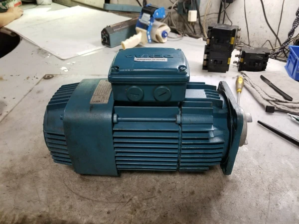 DEMAG .1/.8 HP ELECTRIC AC MOTOR 480 VAC 495/3410 RPM 3 PHASE 80z12/2 FRAME
