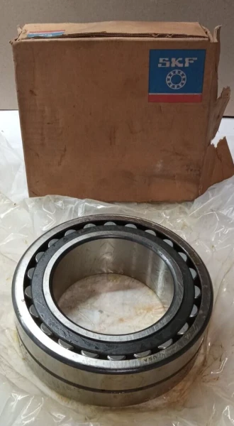 NEW SKF SPHERICAL ROLLER BEARING 100 MM BORE 165 MM OD 52MM W 23120 CC/W33