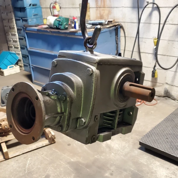NEW NORD 519.31:1 RATIO GEAR REDUCER 12257 TORQUE 3.4 RPM RIGHT ANGLE 56C FRAME