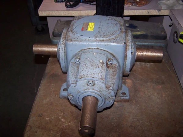 BOSTON GEAR 1:1 RIGHT ANGLE GEAR REDUCER R158-BM1 53.46 HP 1834 LB-IN