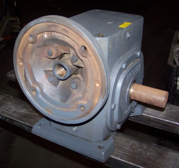 NEW BOSTON GEAR 20:1 RATIO GEAR REDUCER 1-1/8" BORE 5.590 HP T58B 20 B9J