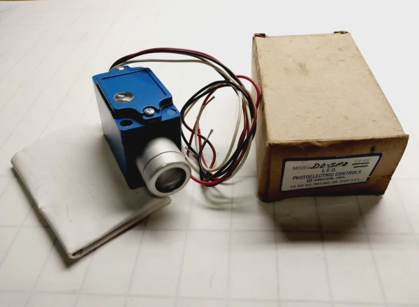 NEW XERCON LED PHOTOELECTRIC INFRARED LIGHT SOURCE 120 VAC MODEL DO-SPO