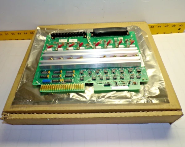 NEW GE FANUC SERIES SIX 8 POINT OUTPUT MODULE 115 VAC IC600YB904B