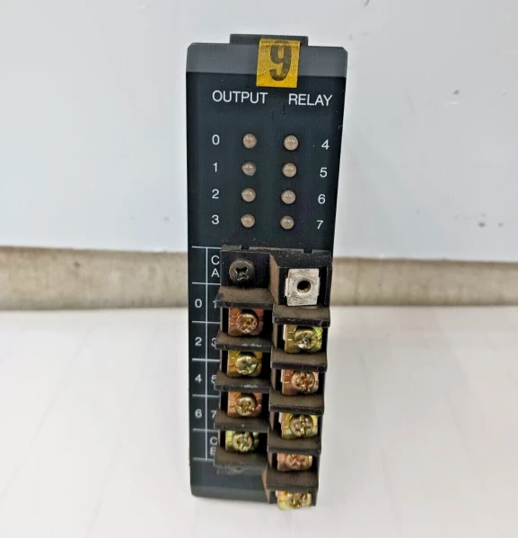 GE FANUC 8 CIRCUIT RELAY OUTPUT MODULE IC610MDL180A