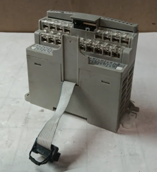 ALLEN BRADLEY 1762-IQ16 SER. B 16 POINT SINK/SOURCE INPUT MODULE 24 VDC REV A