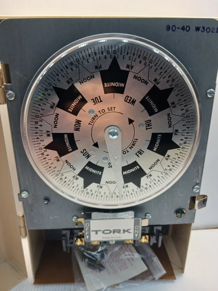 New Tork 302L Seven Day Dial Time Switch 208-277 Vac 3PST