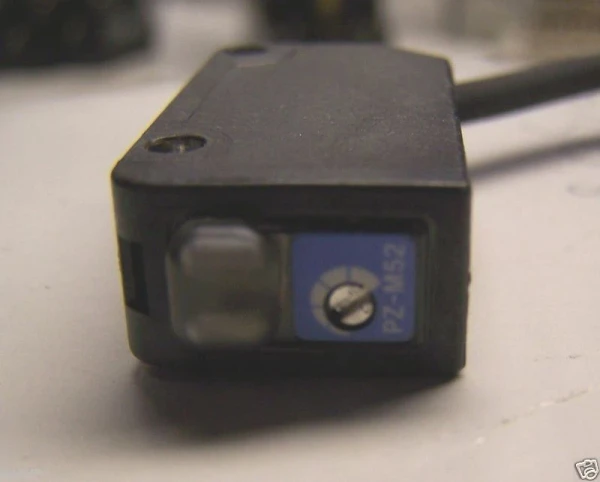 NEW KEYENCE PZ-M52 PHOTOELECTRIC THRUBEAM SENSOR 24 VDC