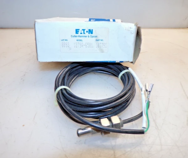 NEW EATON CUTLER HAMMER 1279A-6501 PHOTOELECTRIC RIGHT ANGLE DETECTOR SS