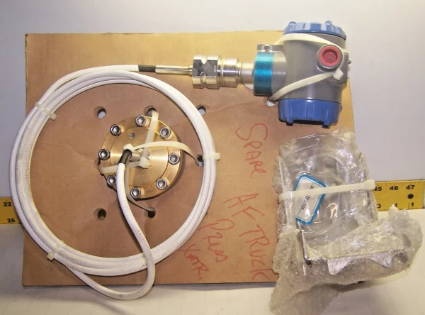 NEW HONEYWELL PRESSURE TRANSMITTER WITH SENSOR & BRACKET ST 800