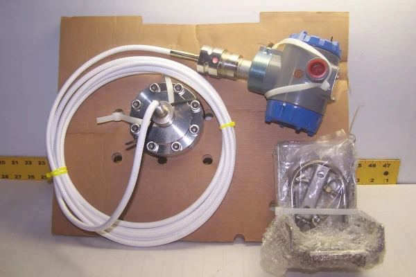 NEW HONEYWELL PRESSURE TRANSMITTER W/ SENSOR & BRACKET ST 800